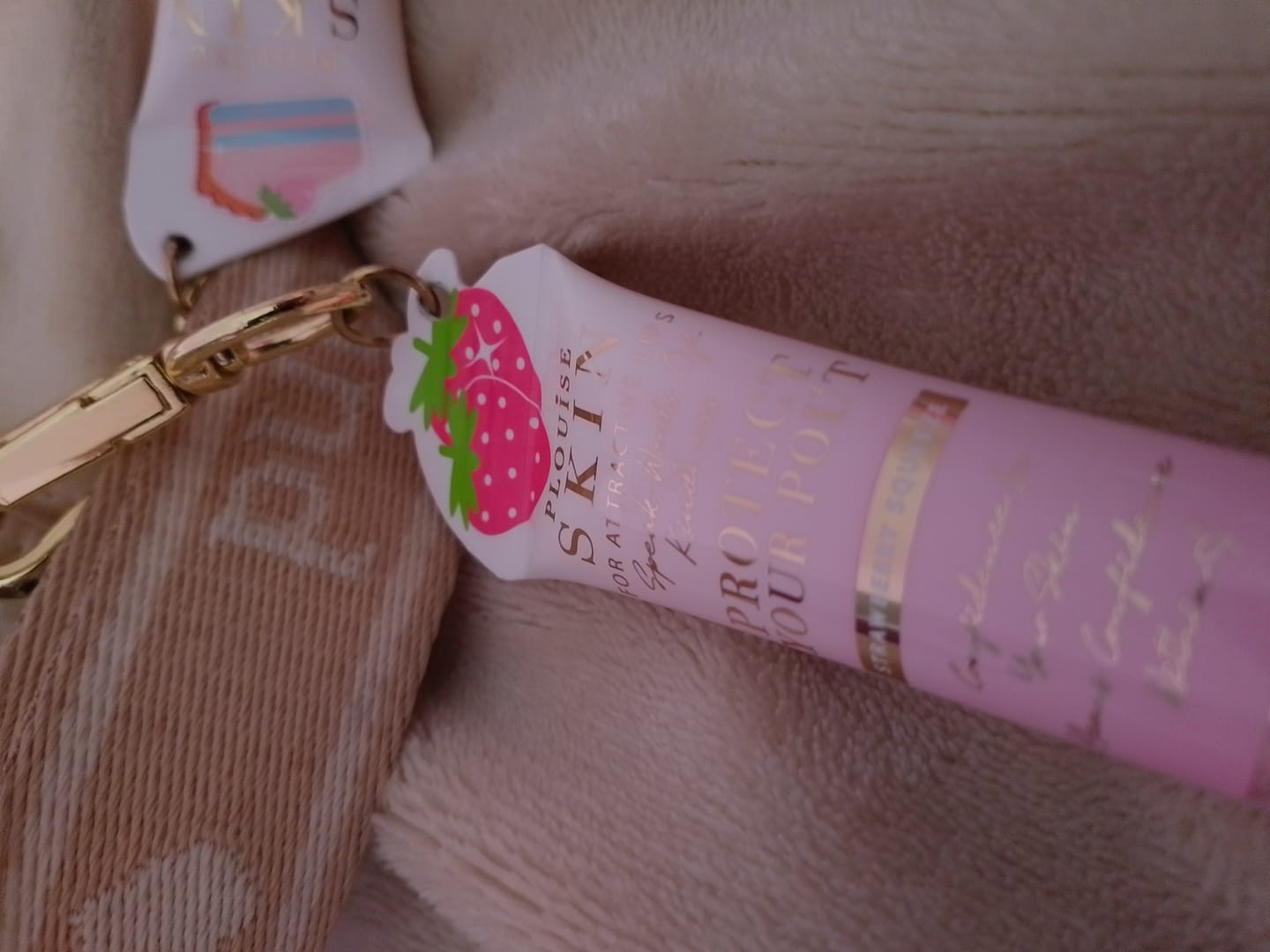 Vásárlói fotóértékelés a P.Louise Protect Your Pout kulcstartós ajakápolóról