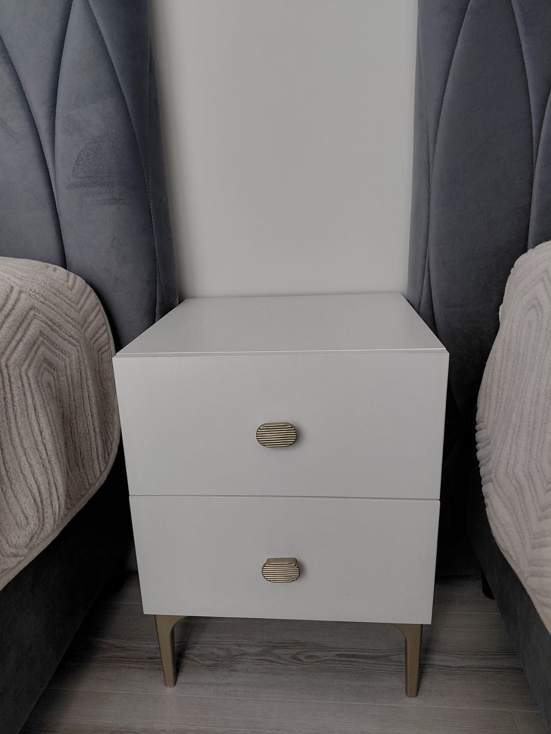 Customer photo review of Rani BD110 Modern Komodin 2 Çekmeceli Ayaklı Yatak Odası Beyaz