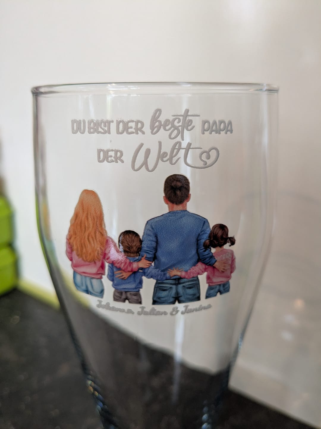 Customer photo review of Jeden Tag – Personalisiertes Bierglas für Papa zum Vatertag