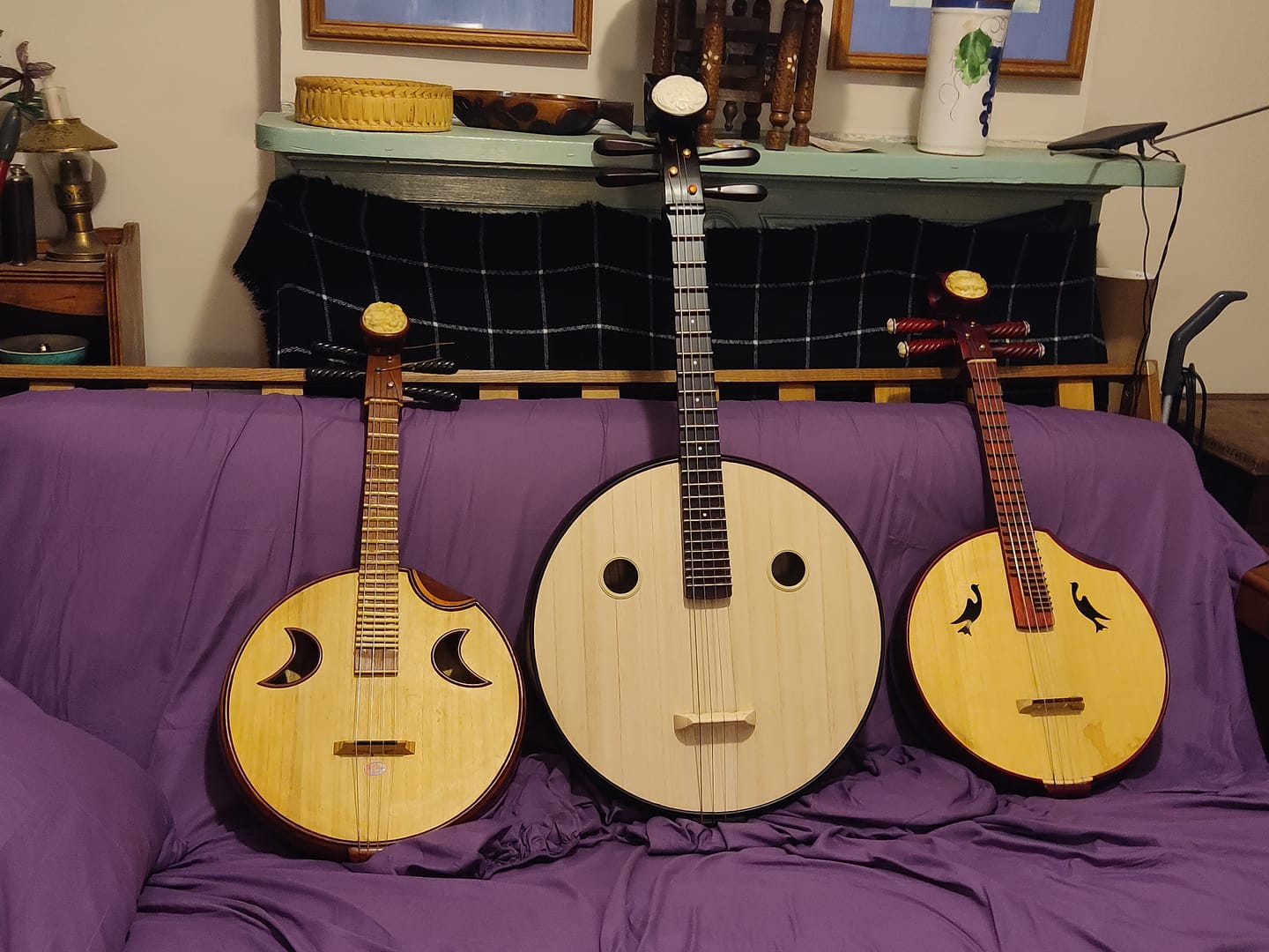 Customer photo review of Yuehai 521 Entry-Level Daruan – Hardwood Chinese Lute in Wine Red Finish with Peony Headstock(硬木)
