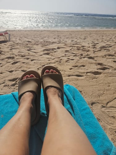 Customer photo review of HappyFlops Original