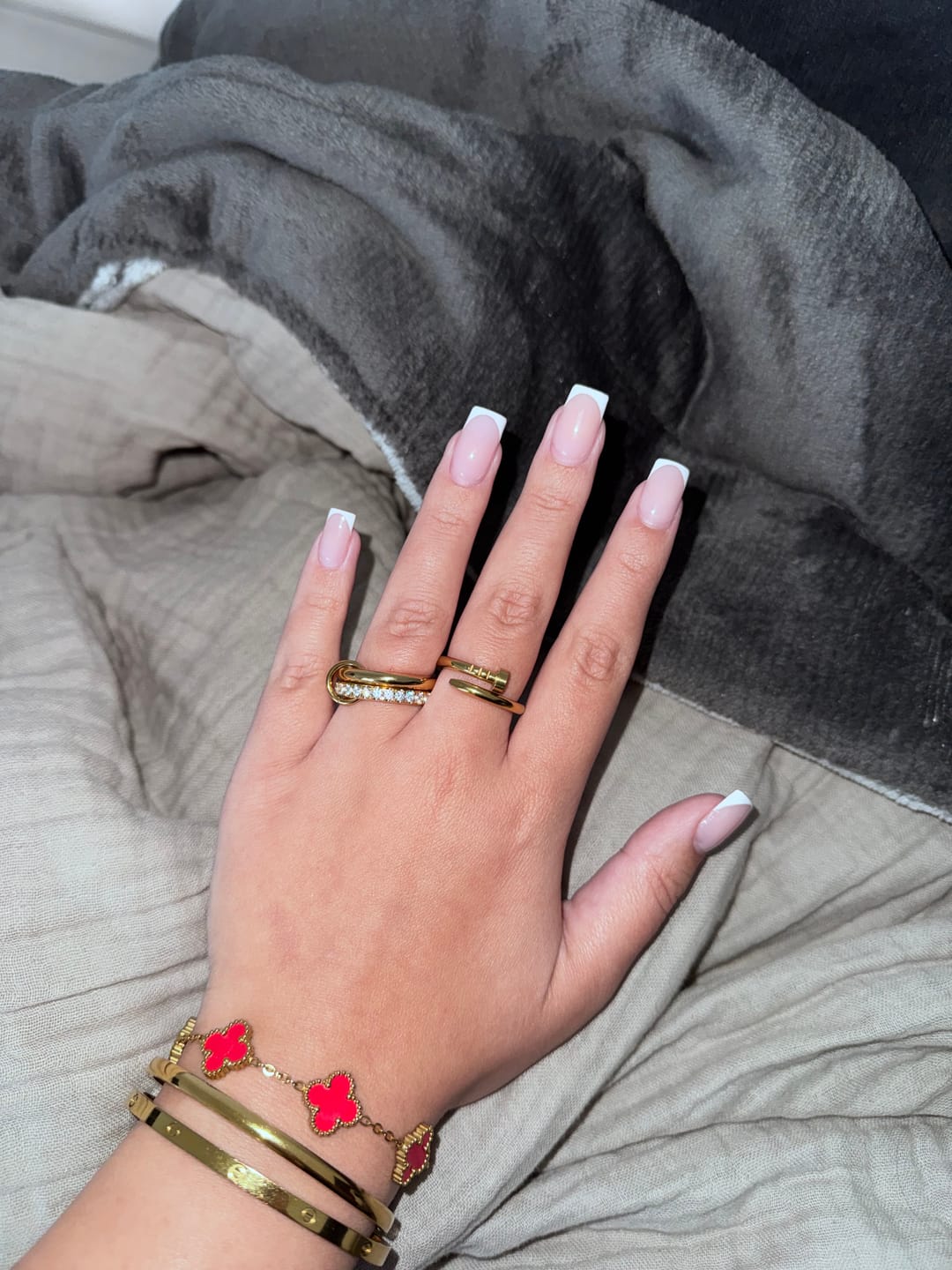 Customer photo review of Pave Infinity Flow Ring 18K Vergoldet
