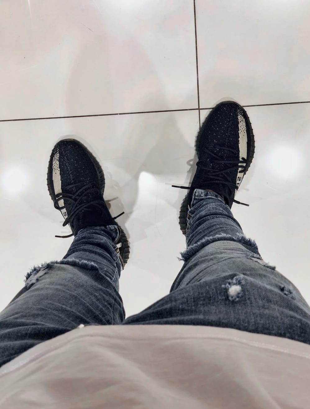 Customer photo review of Tenis Adidas Yeezy Boost 350 V2 Oreo México Hombre y Mujer