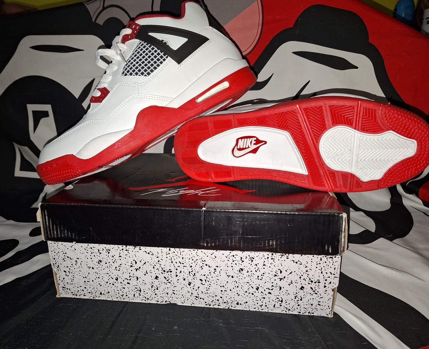 Customer photo review of Tenis Retro 4 Blanco Rojo