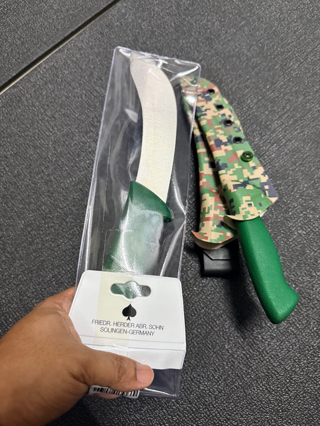 Customer photo review of F. Herder 6" Skinning Knife (8675-15,50)