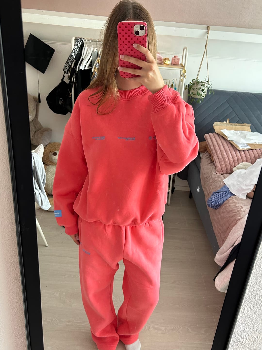 Customer photo review of GRADIENT LOGO STRAIGHT LEG SWEATPANTS CORAL