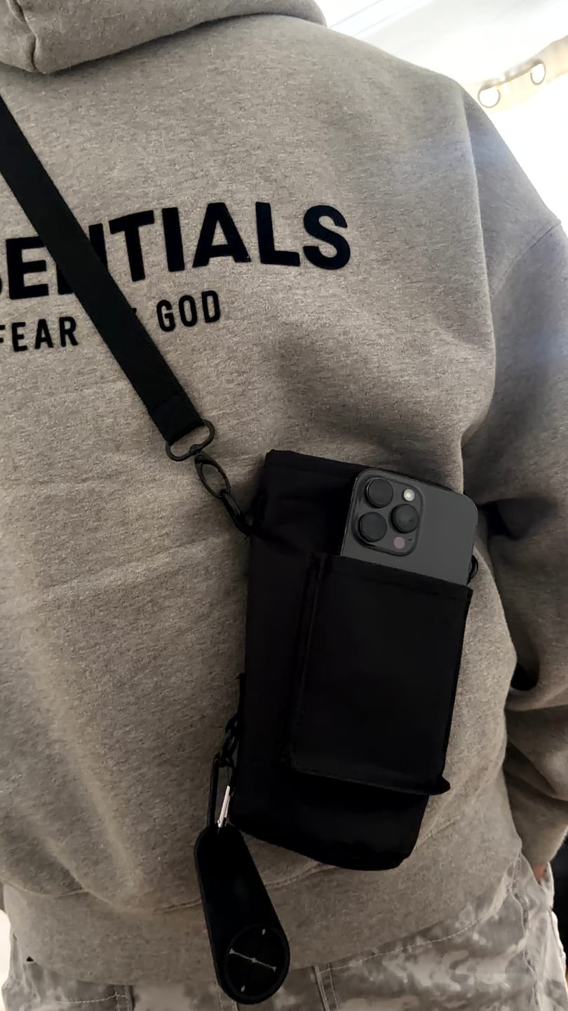 Customer photo review of Magnetic Gym Water Bottle Bag