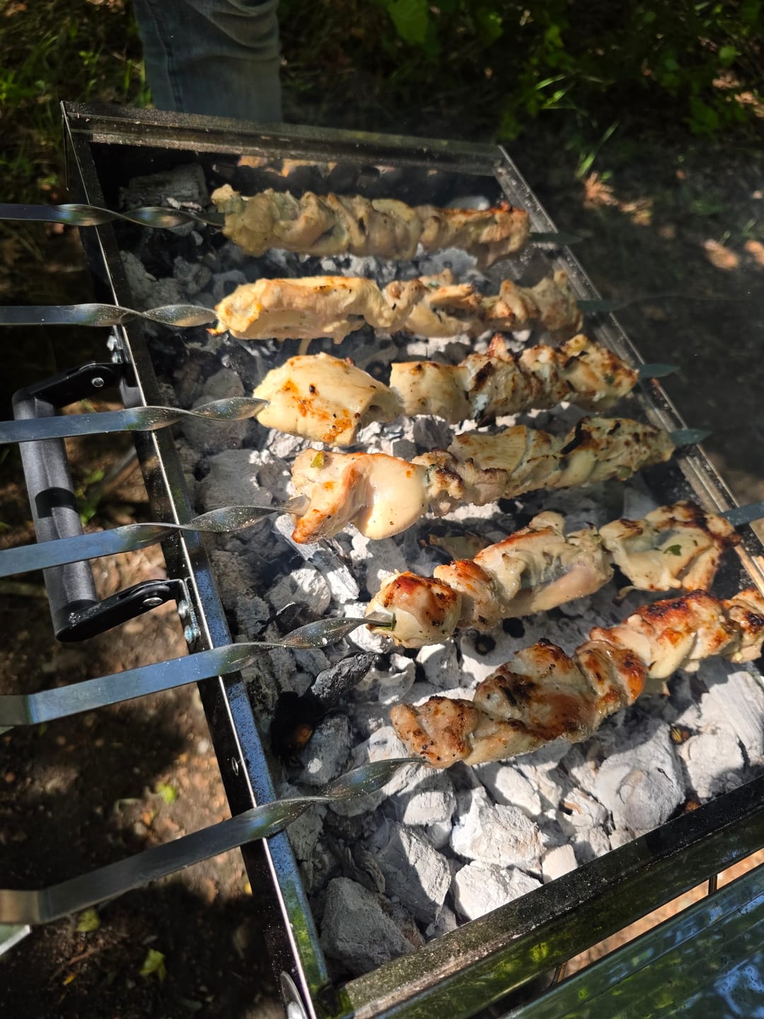 Customer photo review of Mangal „Aladin“ Edelstahl-Holzkohlegrill mit Klappbeinen + 20 Spieße + Tragetasche