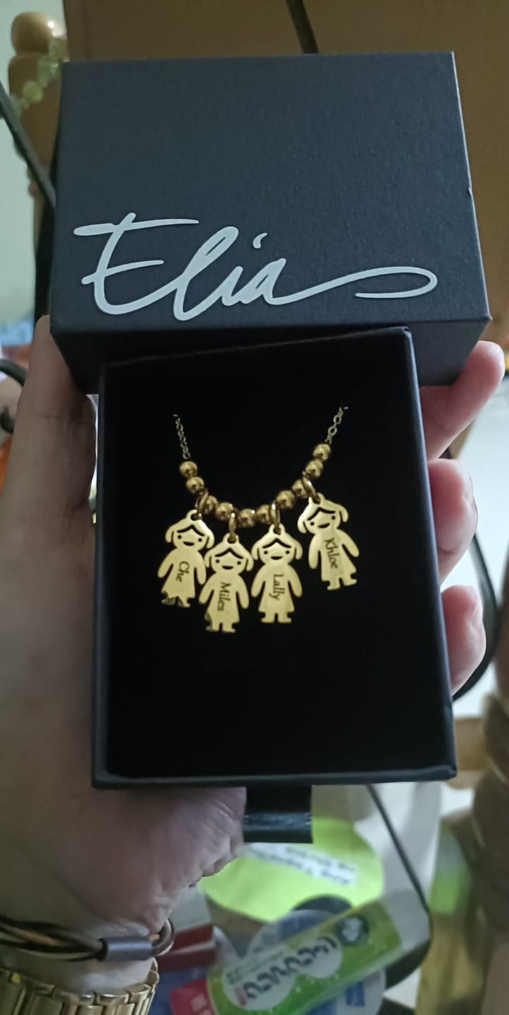 Customer photo review of Script-MT Name Necklace
