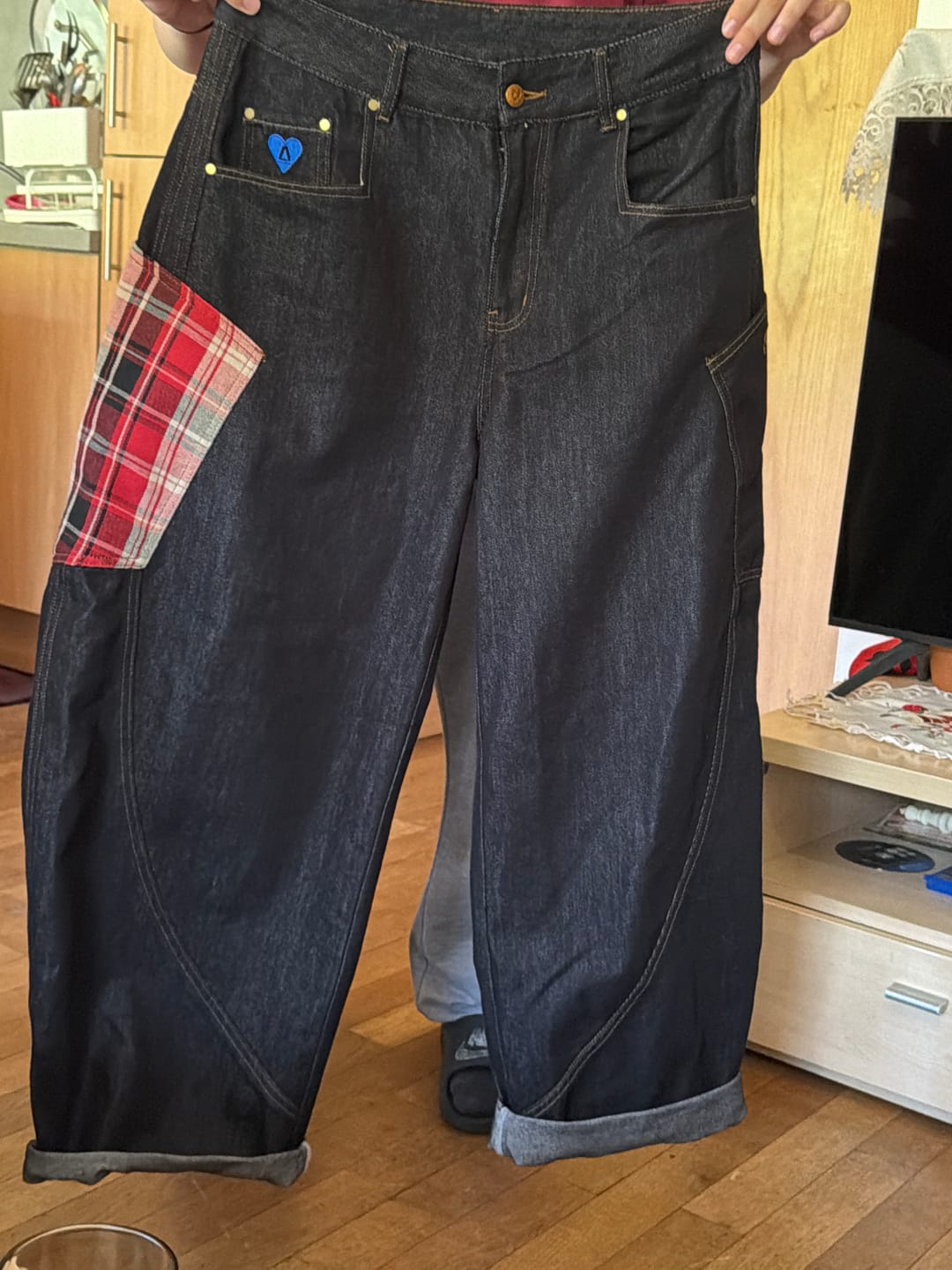 Customer photo review of Aelfric Eden Super Baaggy Jeans