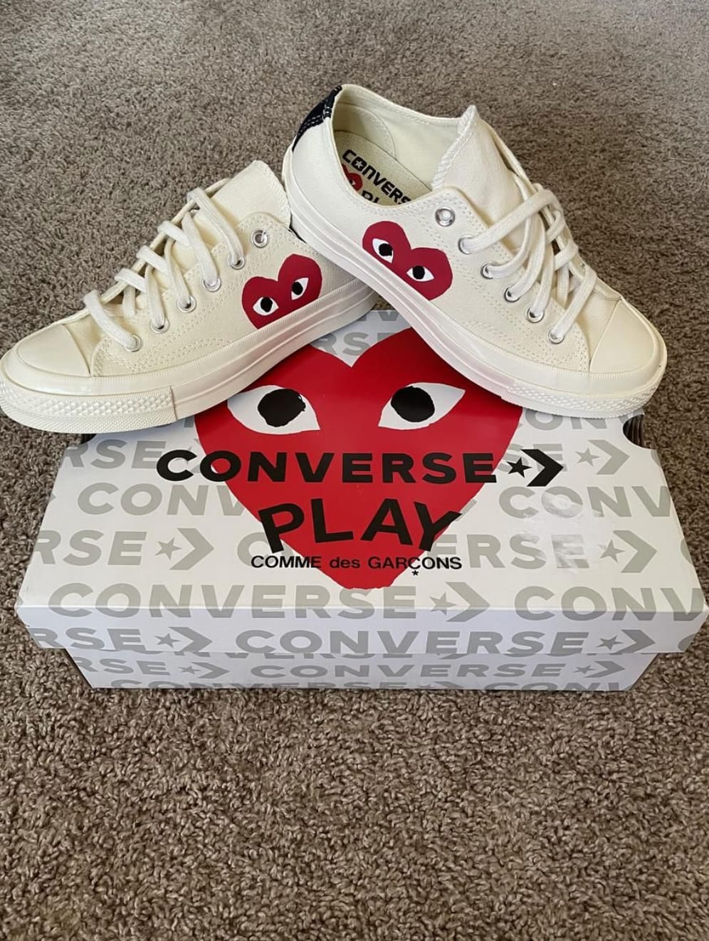 Customer photo review of Converse CDG crema un corazón rojo México | Tenis edición limitada