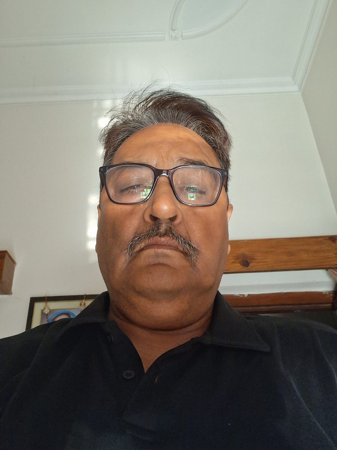 Customer photo review of Men Black Polo T-shirt
