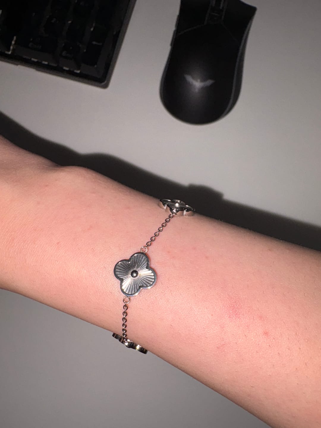 Customer photo review of Shine Clover Armband | 18K vergoldet