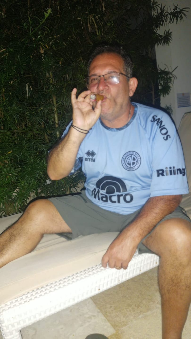 Customer photo review of Mini Short Robusto