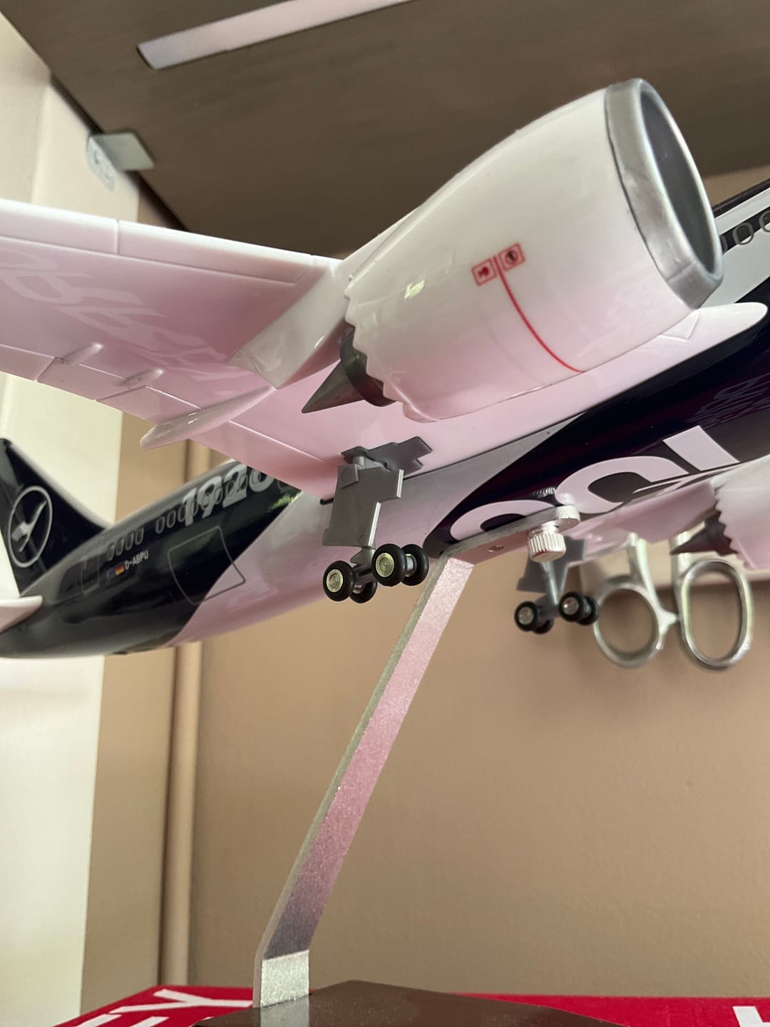 Customer photo review of Boeing 787-9 Lufthansa 100 Years Commemorative – 1:145 Scale Model
