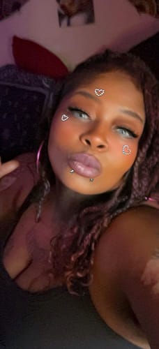 Close-up of a reviewer wearing 'Cherry Ocean Blue' Natural Colors lenses over their hazel brown eyes.