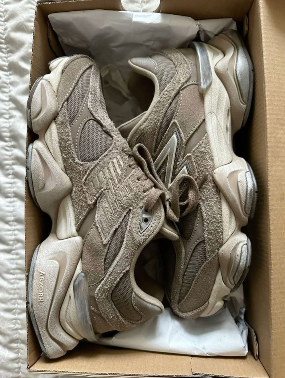 Customer photo review of New Balance 9060 Mushroom Café Mujer | Vintage