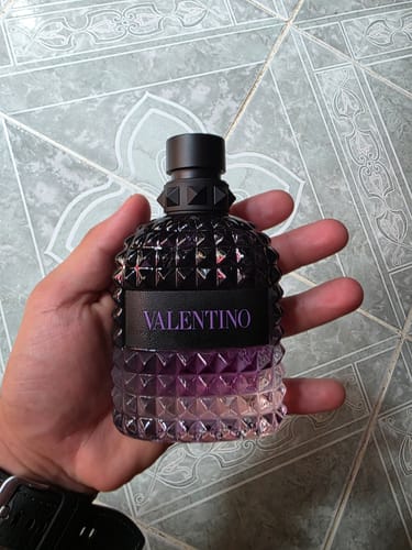 Reseña con foto de un cliente sobre Perfume Valentino Uomo Born in Roma Purple Melancholia 100ML EDT