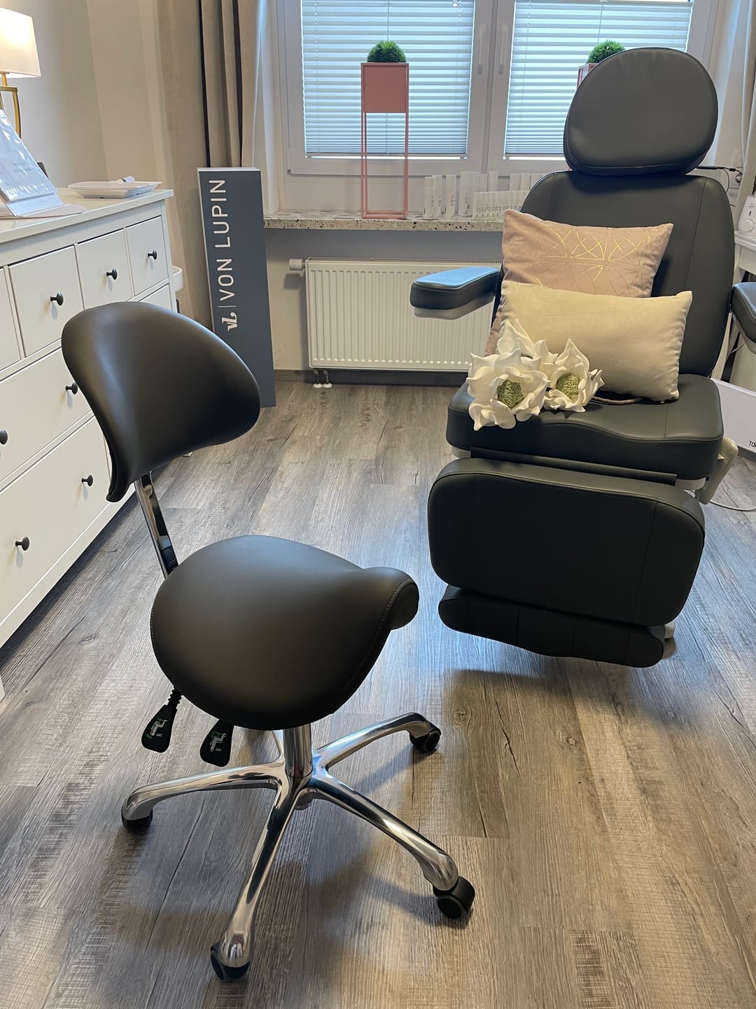 Customer photo review of Rollhocker Diana Grau