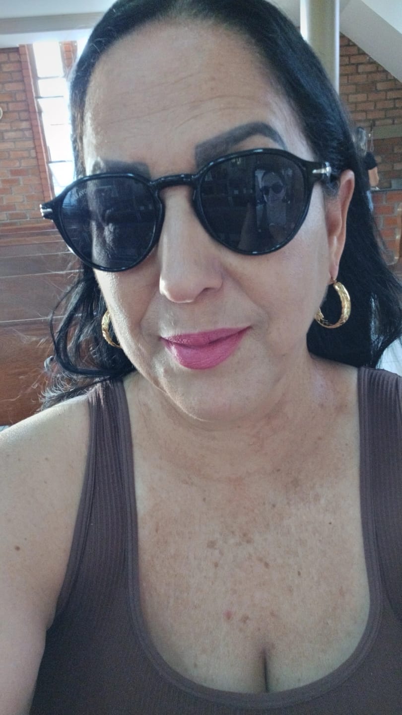 Customer photo review of Brinco Argolinha Love Banhado em Ouro 18K