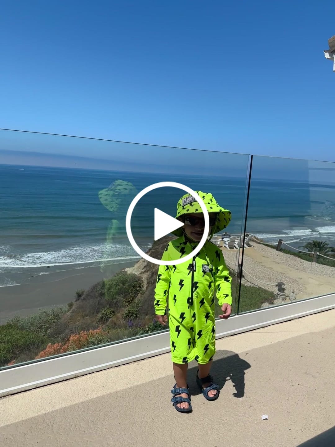 Customer video review of Hydro Bucket Hat in Neon Electric Lime x Jagger