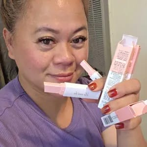 Customer photo review of Set di 6 stick di ombretto bicolore – Texture opaca e perlata, illuminante a lunga durata e resistente all'acqua.