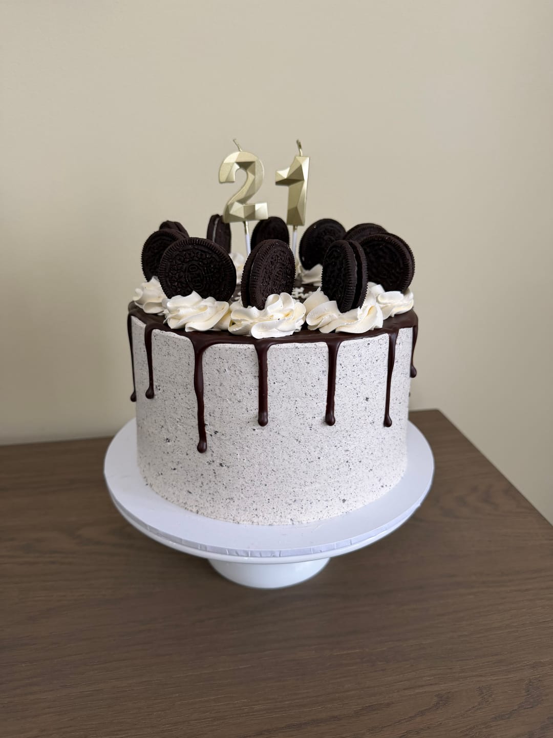 Customer photo review of Oreo Cookies & Cream Cake