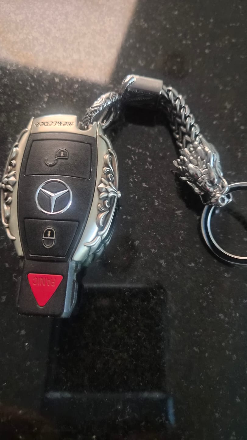 Customer photo review of Mercedes-Benz Handcrafted Silver Key Case [Classic Oval]