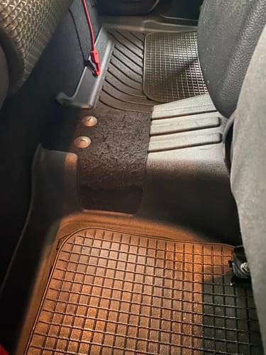 Customer photo review of Pisos Calce Perfecto Volkswagen Amarok años 2011 al 2026