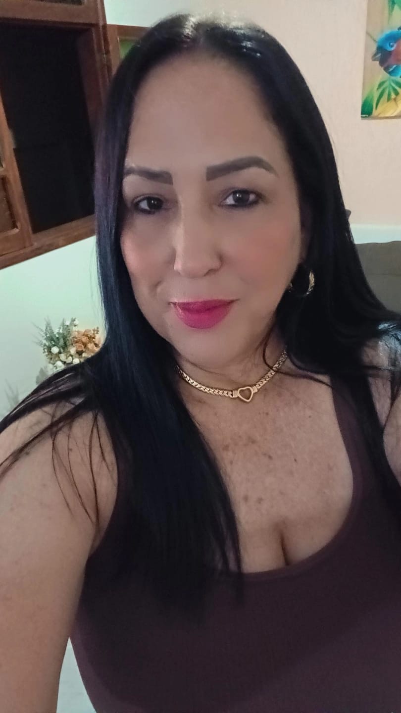 Customer photo review of Colar Gargantilha Coração Minimalista Banhado em Ouro 18K