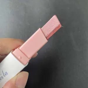 Customer photo review of Set di 6 stick di ombretto bicolore – Texture opaca e perlata, illuminante a lunga durata e resistente all'acqua.