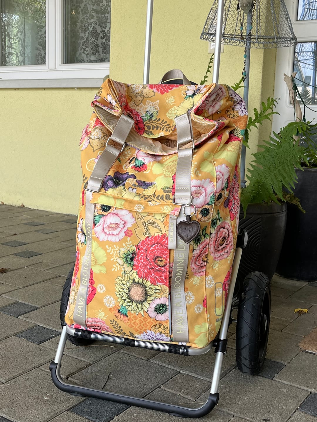 Customer photo review of Royal Shopper (Luft-Kugellagerrad 25 cm) Basil Bloom - gelb