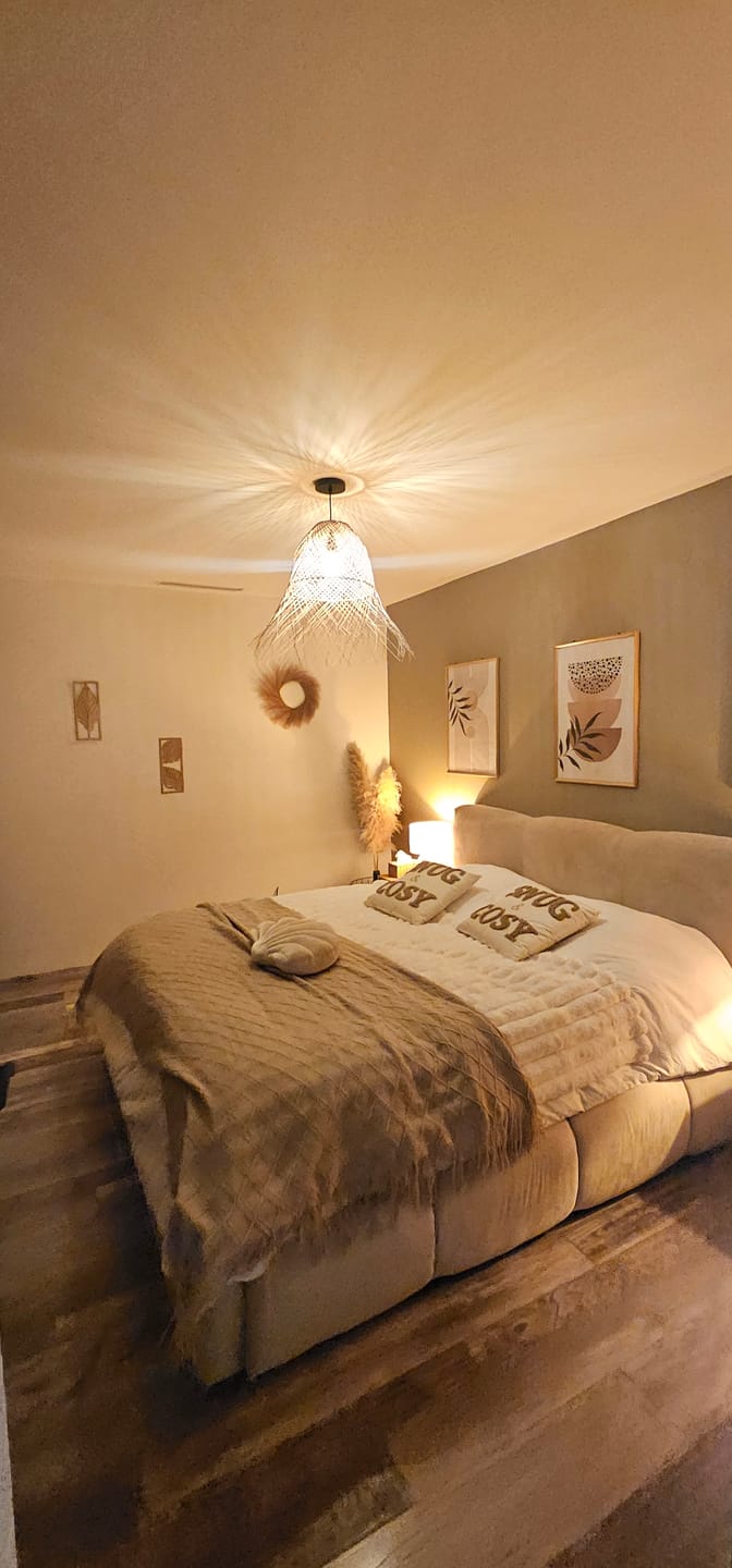 Customer photo review of Lit rembourré avec coffre de rangement - SOPHIE