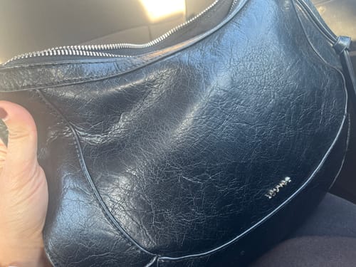 Reseña con foto de un cliente sobre Cartera De Hombro Classic