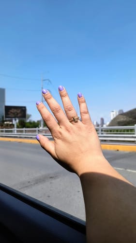 Customer photo review of Anillo Dorado Inicial Bubble