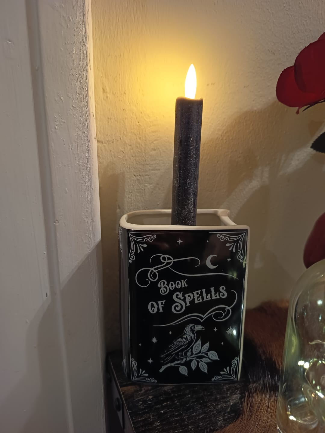 Customer photo review of Spellbook Vase – Keramik Zauberbuch für Blumen & Summerween-Vibes