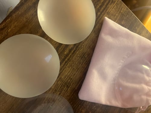Reseña con foto de un cliente sobre Pezoneras Círculos sin Adhesivo