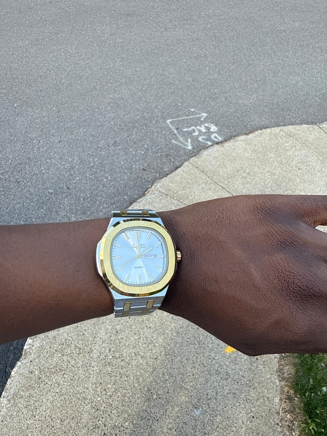 Customer photo review of Lucky Fours® Brone