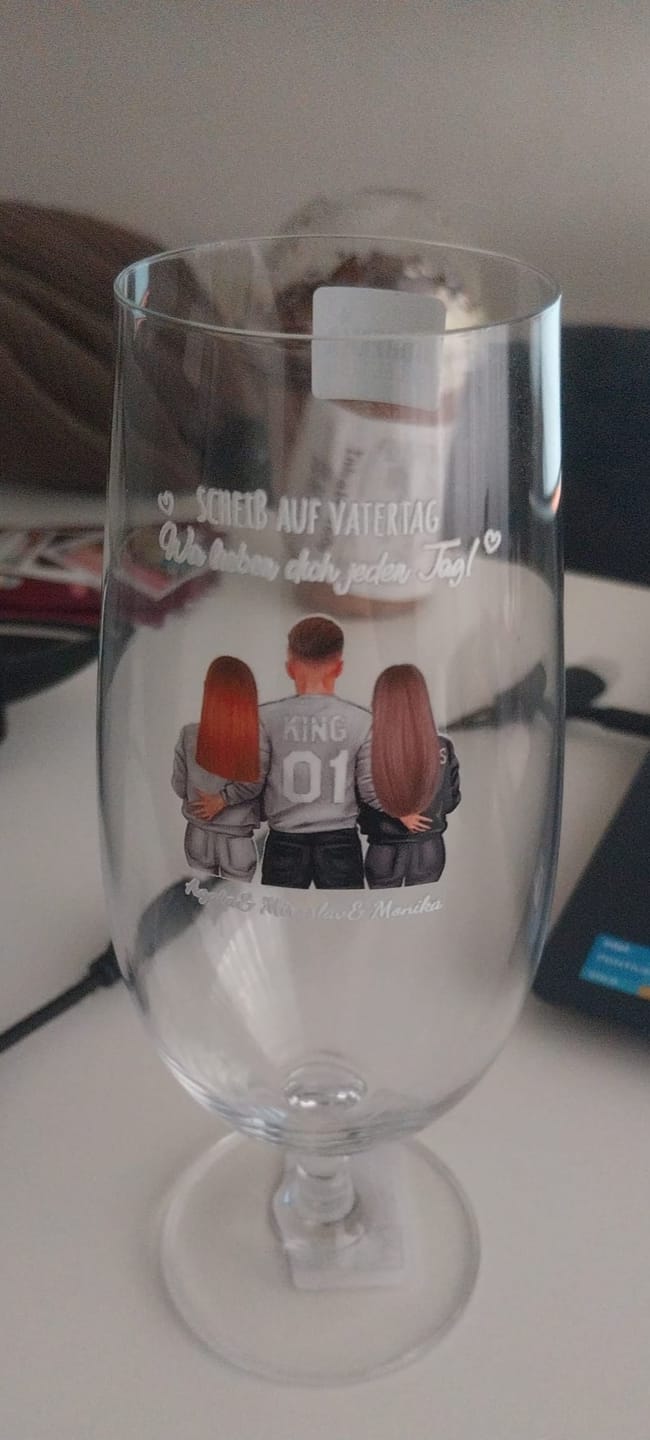 Customer photo review of Jeden Tag – Personalisiertes Bierglas für Papa zum Vatertag