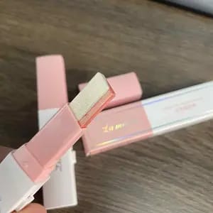 Customer photo review of Set di 6 stick di ombretto bicolore – Texture opaca e perlata, illuminante a lunga durata e resistente all'acqua.