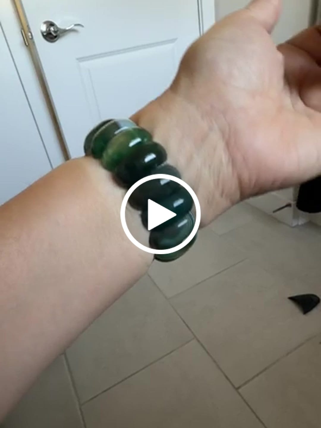 Customer video review of Emerald Grove Agate Stretch Apple Watch Strap