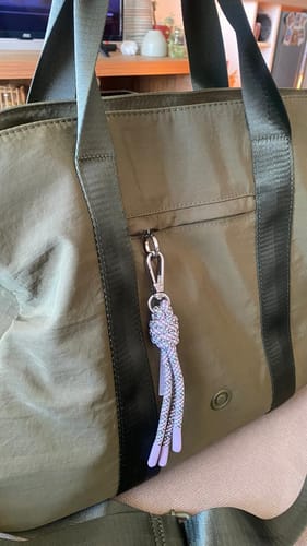 Reseña con foto de un cliente sobre Cartera De Hombro Notebook Nylon Straps Gruesos Llavero