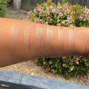 Customer photo review of Set di 6 stick di ombretto bicolore – Texture opaca e perlata, illuminante a lunga durata e resistente all'acqua.
