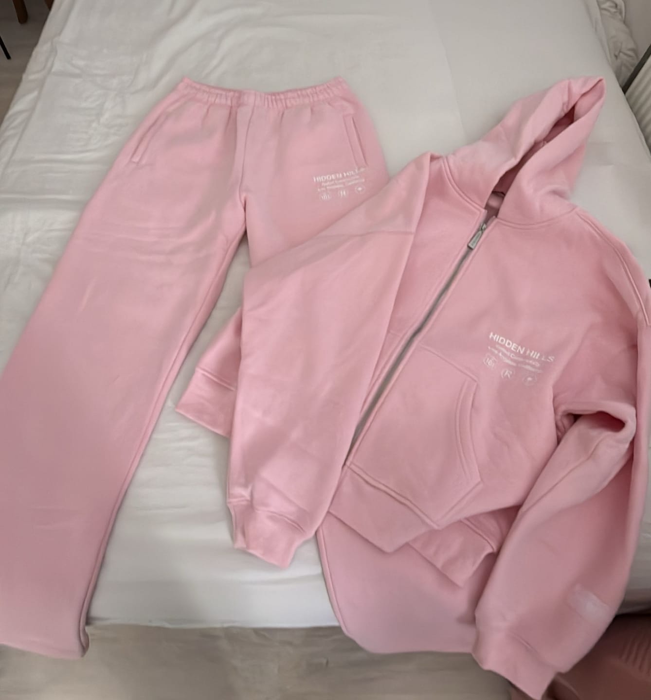 Customer photo review of LABEL STRAIGHT LEG SWEATPANTS LIGHT PINK