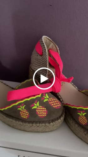 Reseña con vídeo de un cliente sobre Alpargata Carlota Fucsia