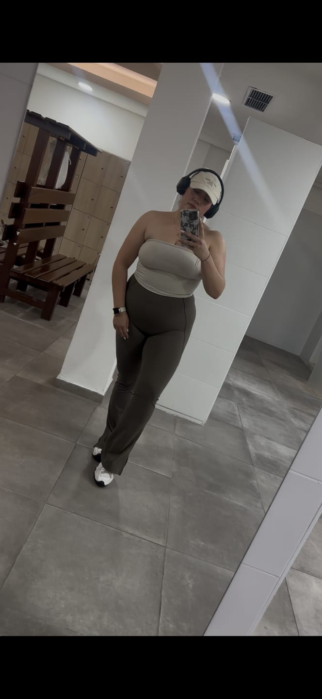 Customer photo review of W285 - Elevate Flare Leggings