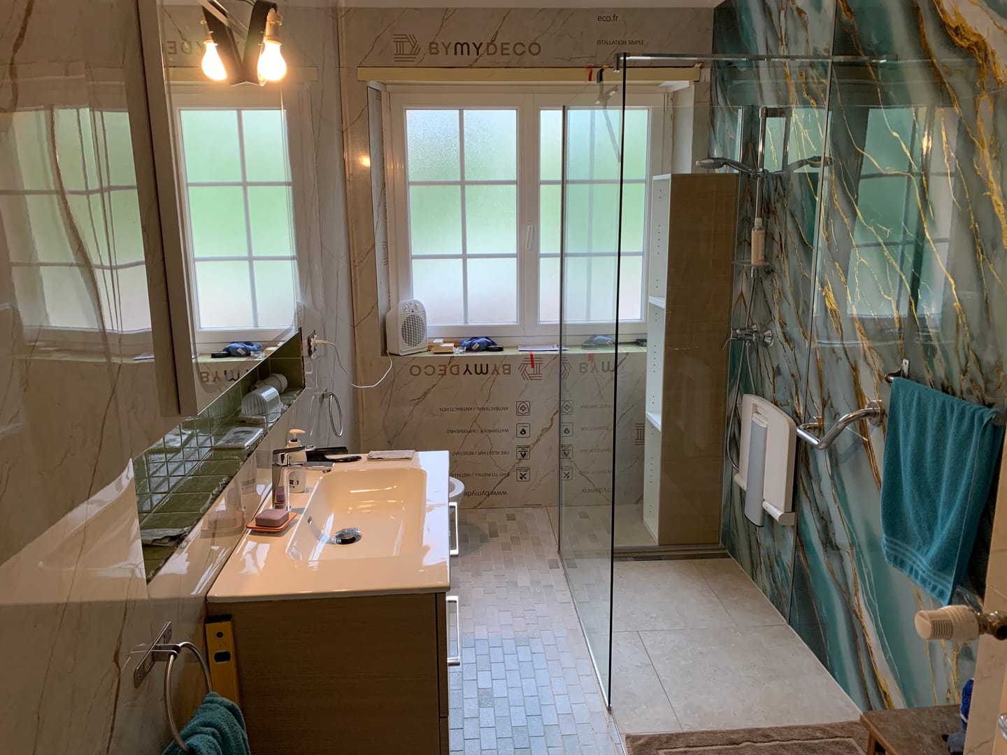 Customer photo review of Plaque PVC Imitation Marbre Bleuté Oslo – Imperméable et facile à poser