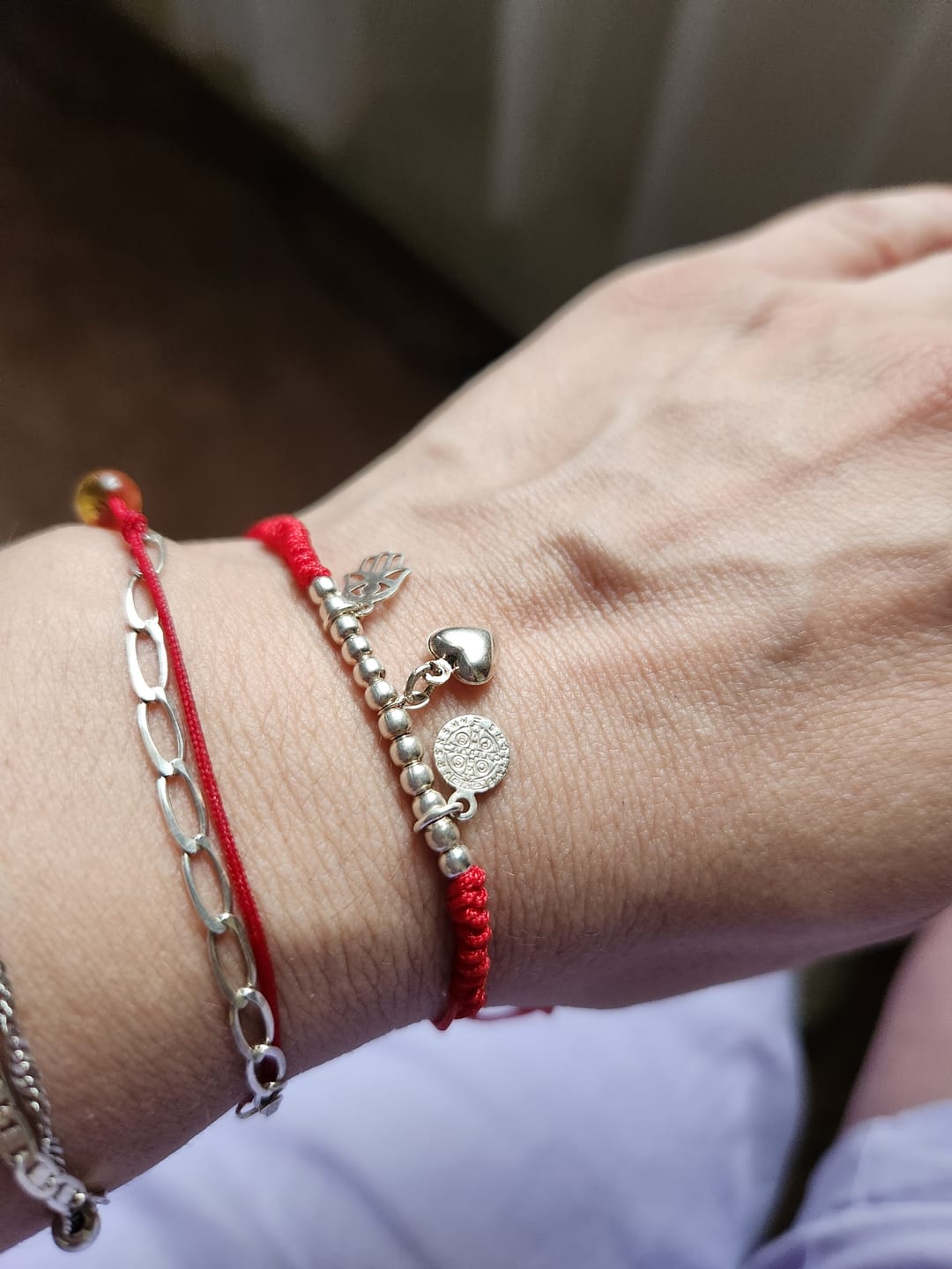Customer photo review of Pulsera en hilo dijes