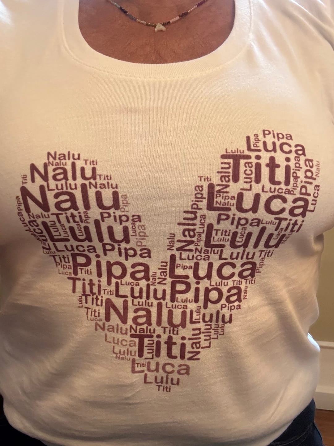 Customer photo review of Camiseta Personalizada CORAÇÃO DE PALAVRAS - Algodão 100%
