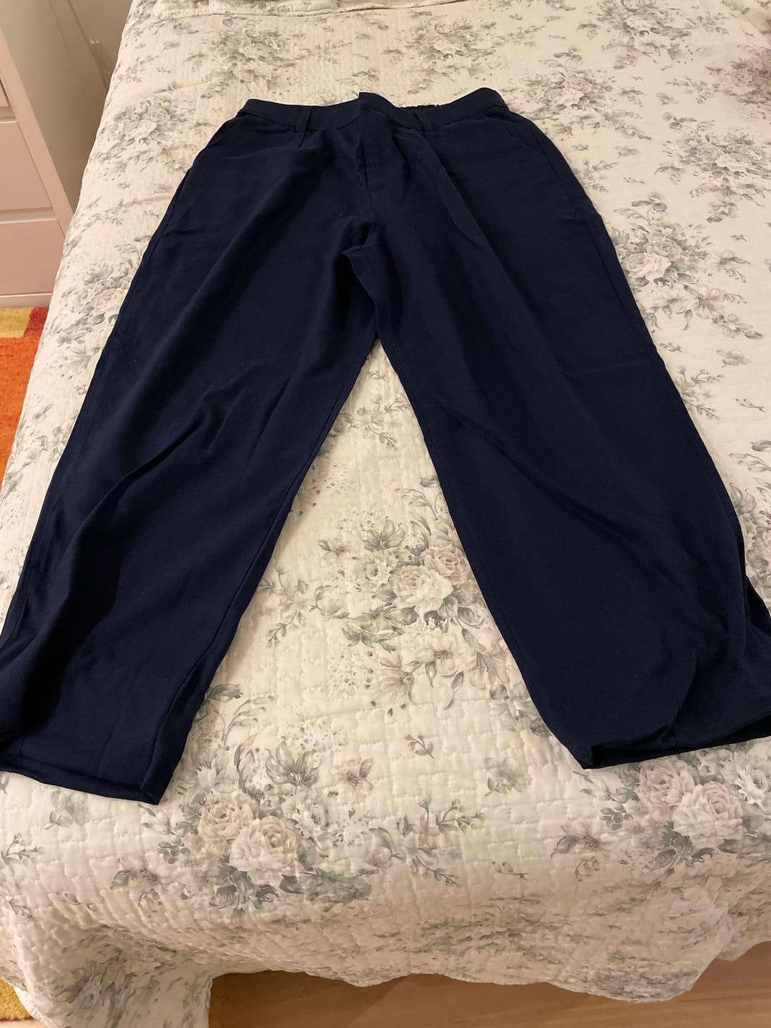 Customer photo review of Calça Slouchy Íris Azul Escuro